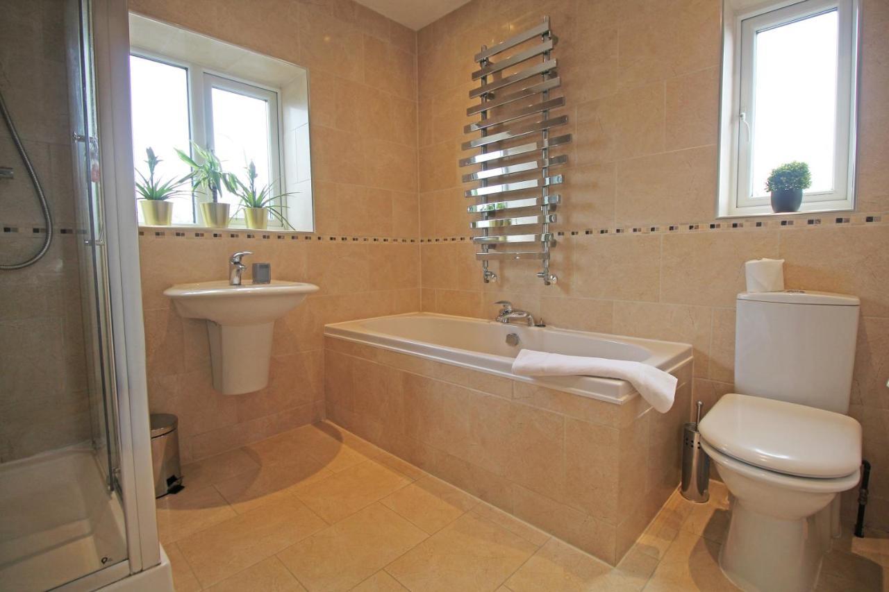 Queens Road - Luxury Spacious Home In Chester Christleton Exteriör bild