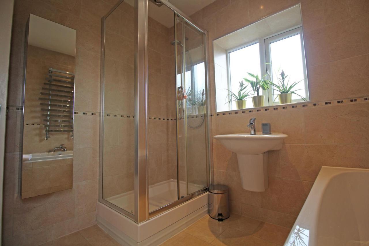 Queens Road - Luxury Spacious Home In Chester Christleton Exteriör bild
