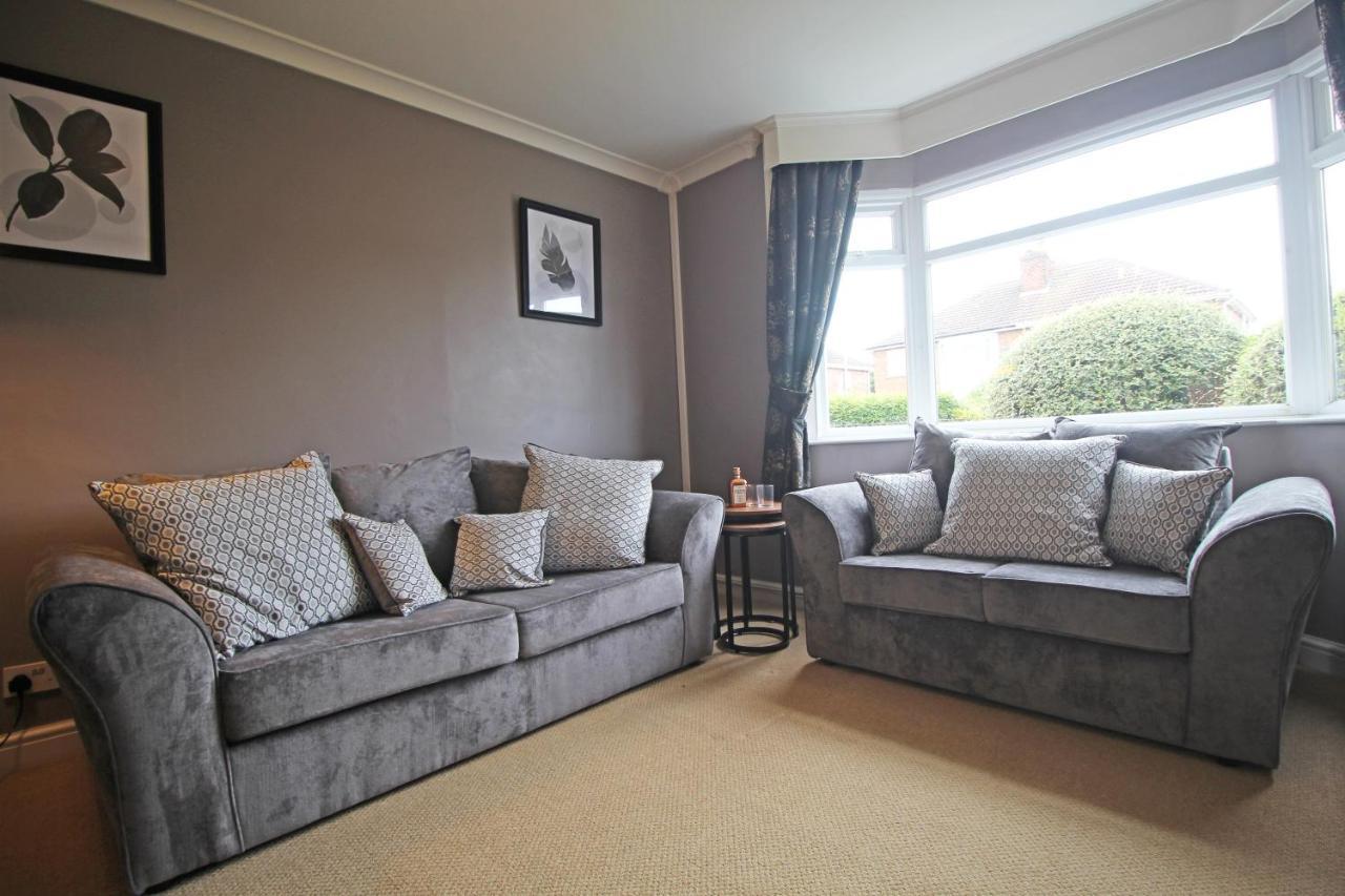 Queens Road - Luxury Spacious Home In Chester Christleton Exteriör bild