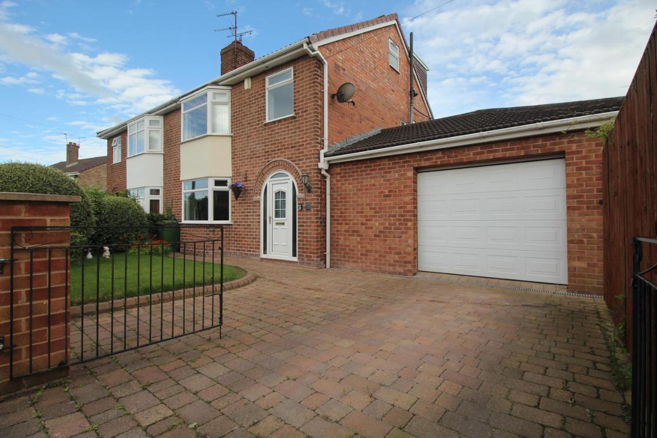 Queens Road - Luxury Spacious Home In Chester Christleton Exteriör bild