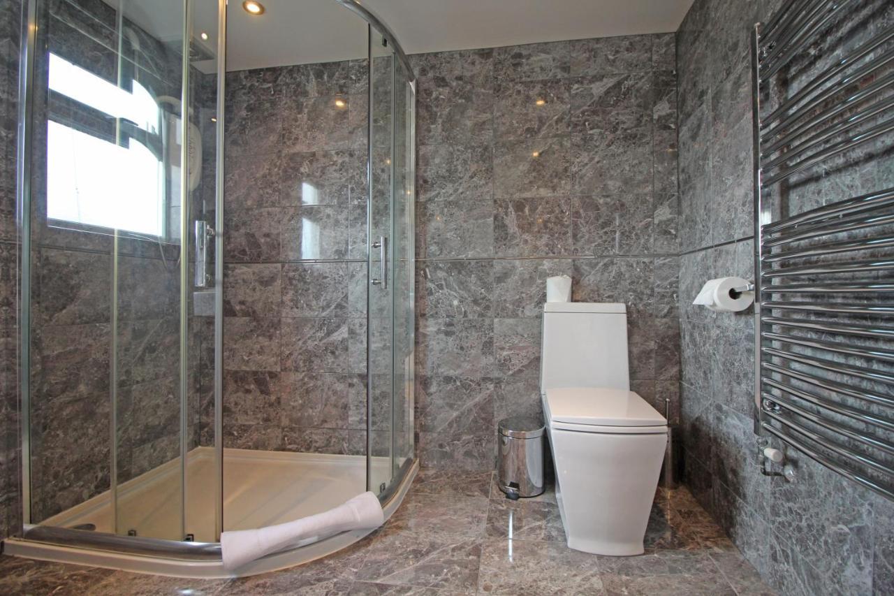 Queens Road - Luxury Spacious Home In Chester Christleton Exteriör bild