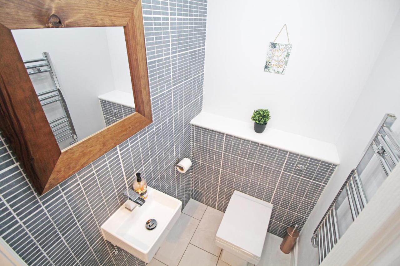Queens Road - Luxury Spacious Home In Chester Christleton Exteriör bild