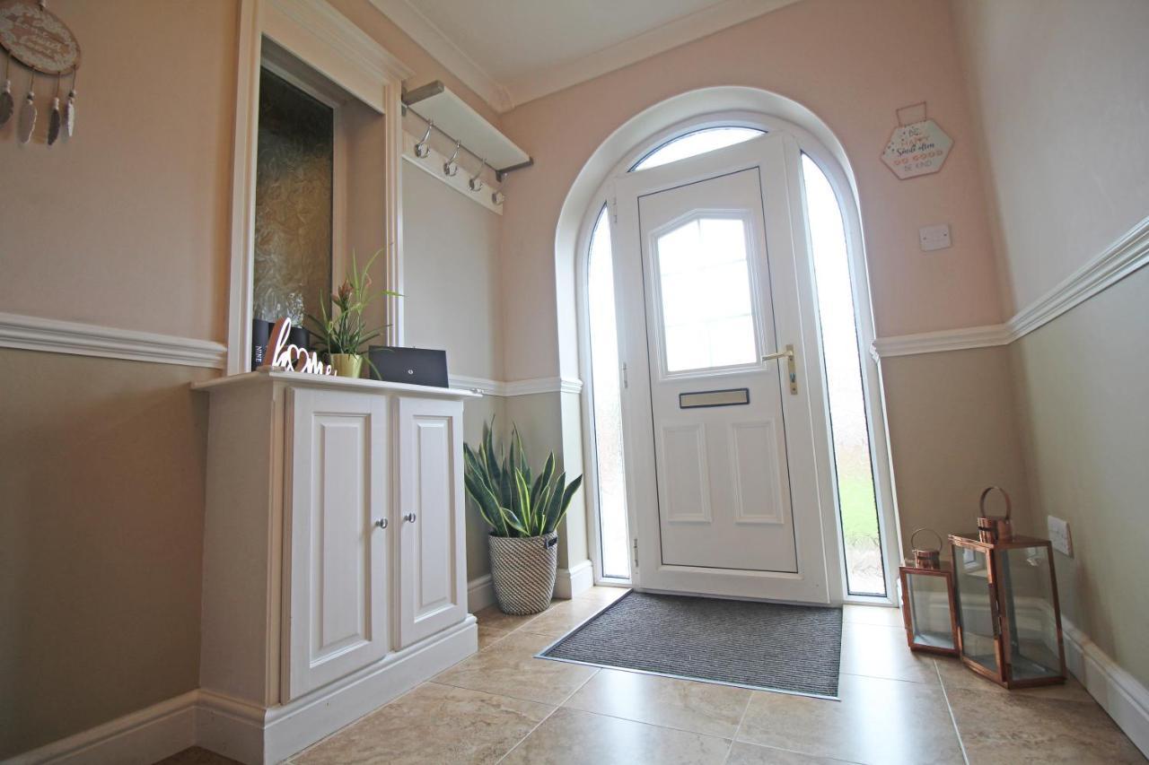 Queens Road - Luxury Spacious Home In Chester Christleton Exteriör bild