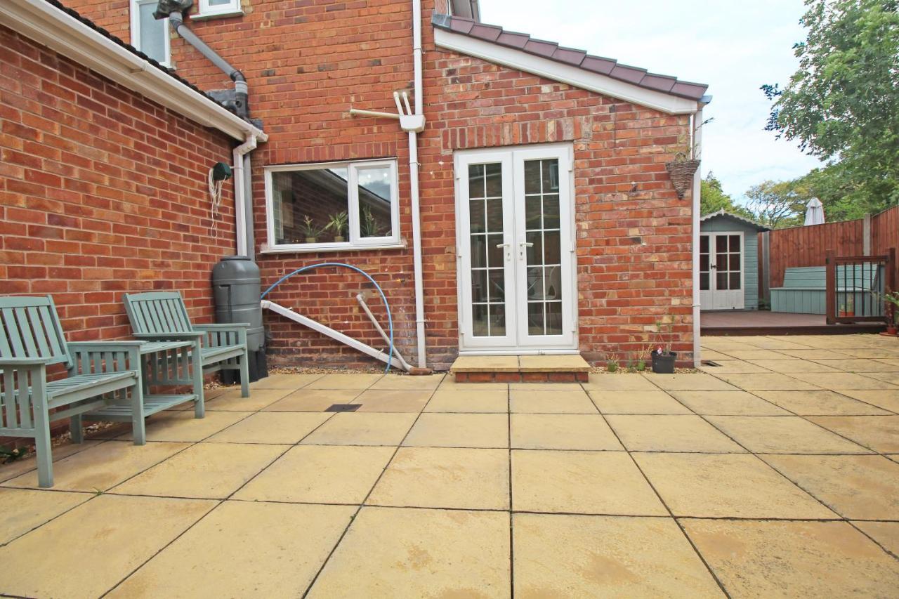 Queens Road - Luxury Spacious Home In Chester Christleton Exteriör bild