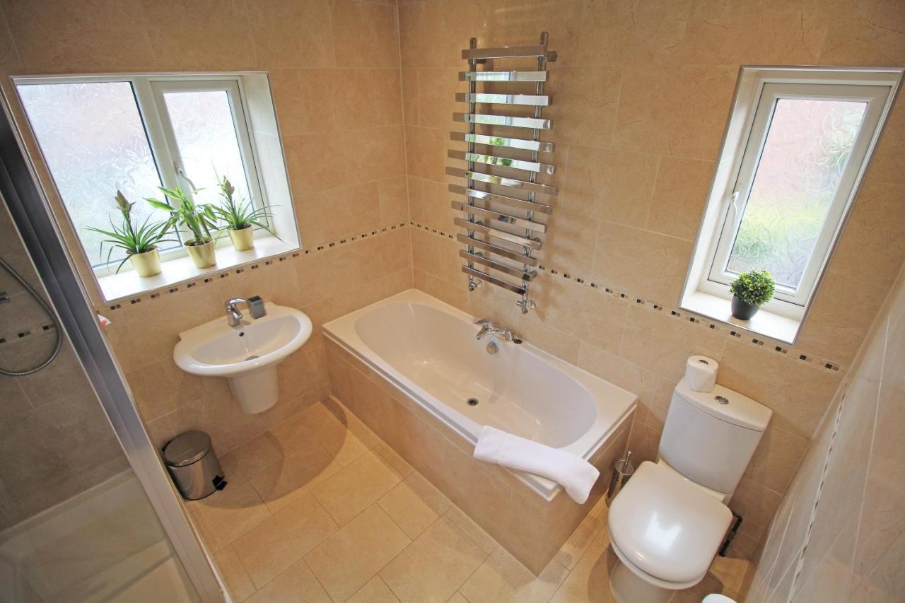 Queens Road - Luxury Spacious Home In Chester Christleton Exteriör bild