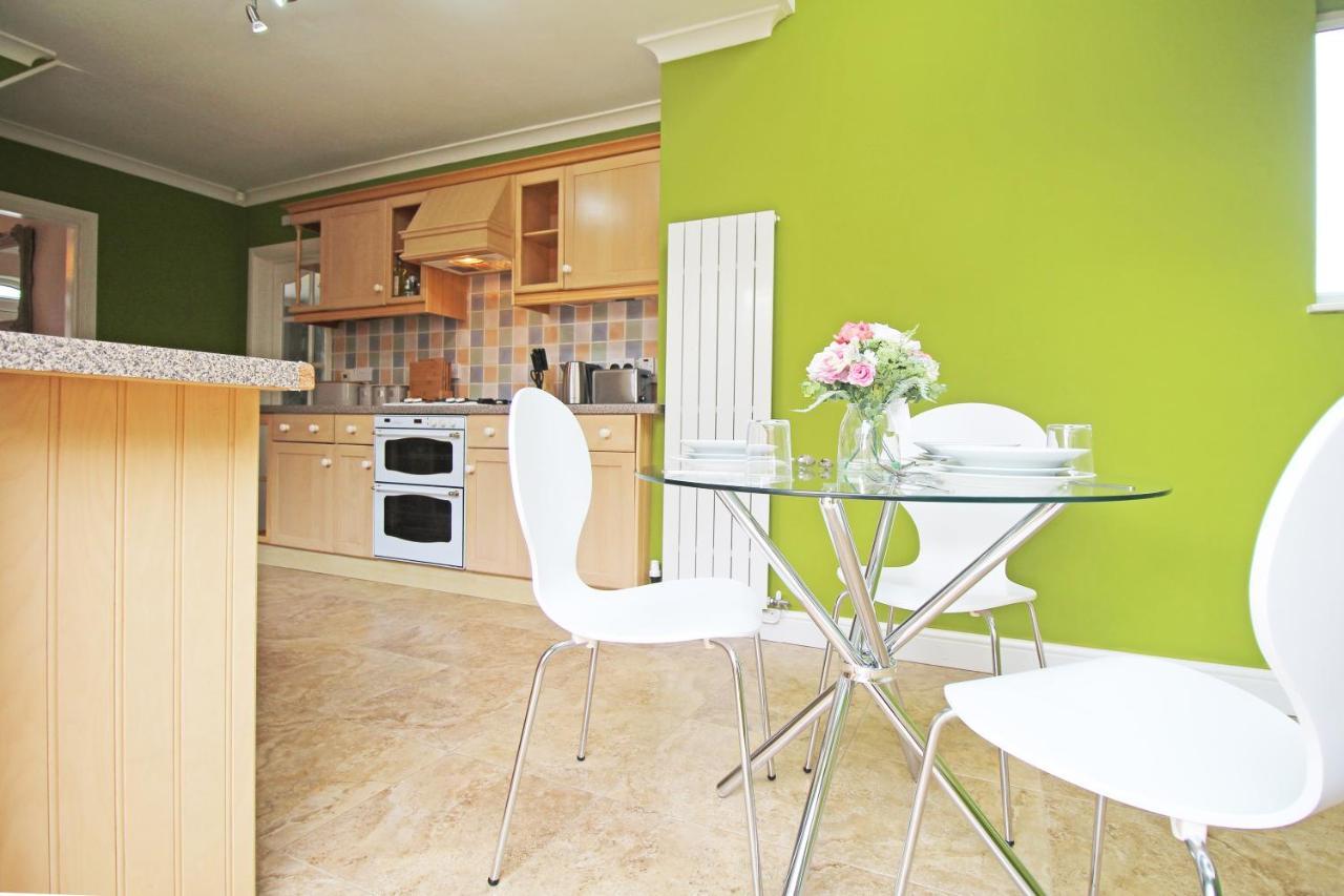 Queens Road - Luxury Spacious Home In Chester Christleton Exteriör bild