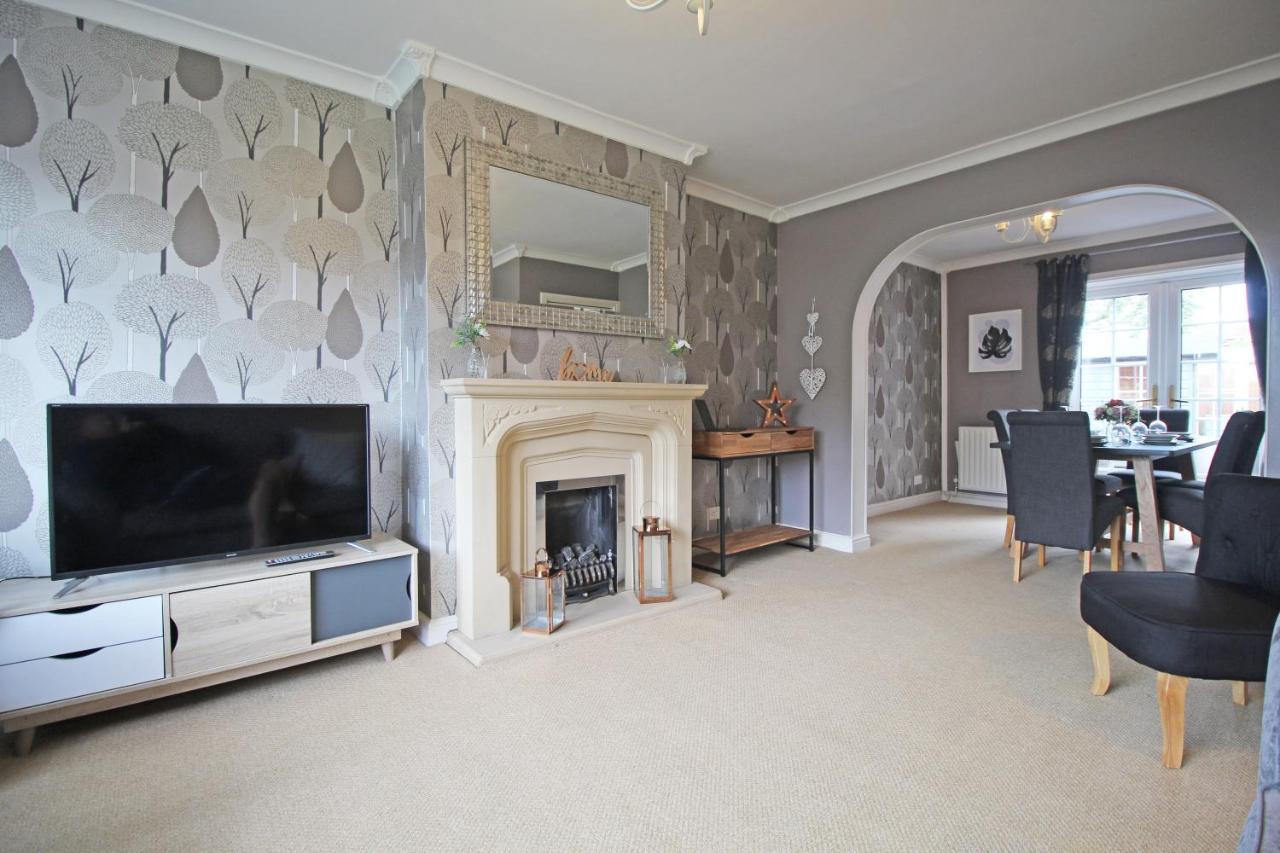 Queens Road - Luxury Spacious Home In Chester Christleton Exteriör bild